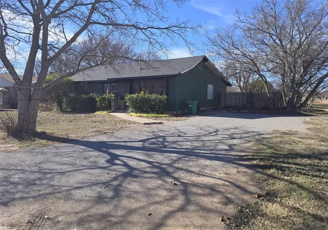 Photo 1 of Single family home for sale at 321 Sunnybrook Dr, Frederick, OK 73542 | MLS# 1238284 | Listing updated on 2026-07-09