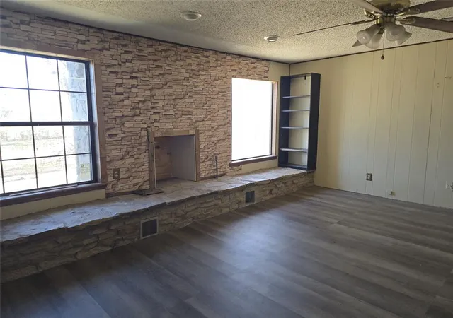 Photo 3 of Single family home for sale at 321 Sunnybrook Dr, Frederick, OK 73542 | MLS# 1238284 | Listing updated on 2026-07-09