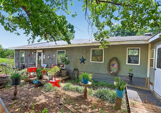 Single family home for sale at 980574 S Oaktree Rd, Wellston, OK 74881 | MLS# 1238297