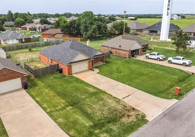 Homes for sale in Cashion, OK | 224 Comanche, Cashion, OK 73016 | MLS# 1238301
