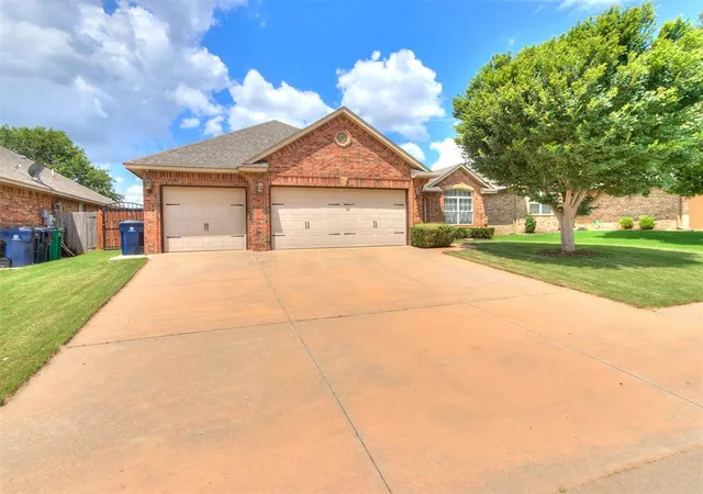 1st image of 7609 Harold Dr, Yukon, OK 73099 | MLS# 1238305