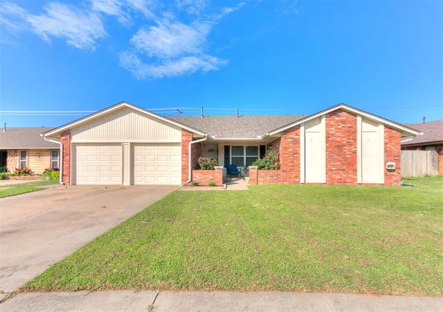 Homes for sale in Moore, OK | 3613 Country Club Dr Dr, Moore, OK 73160 | MLS# 1238308