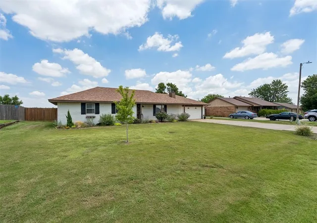 Homes for sale in Piedmont, OK | 2111 Van Buren Ave, Piedmont, OK 73078 | MLS# 1238309