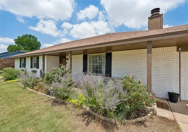 Photo 3 of Single family home for sale at 2111 Van Buren Ave, Piedmont, OK 73078 | MLS# 1238309 | Listing updated on 2026-10-05