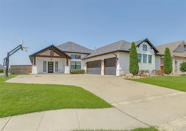 2nd image of 8429 Nw 133rd St, Oklahoma City, OK 73142 | MLS# 1238316