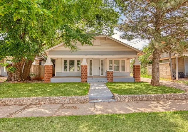 Homes for sale in Elk City, OK | 612 W 6th St, Elk City, OK 73644 | MLS# 1238319