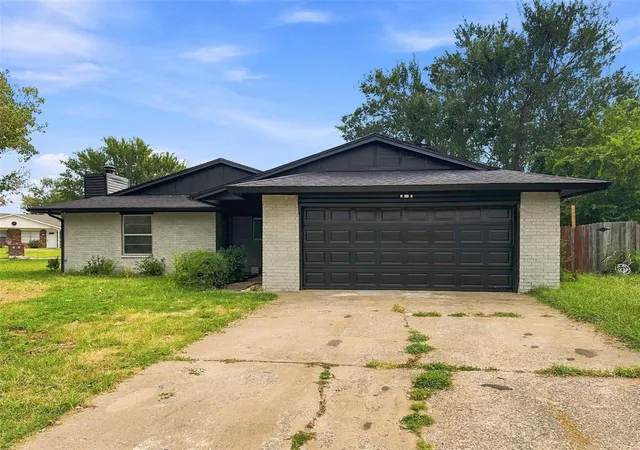 Photo 1 of Single family home for sale at 101 Gayla St, Shawnee, OK 74804 | MLS# 1238320 | Listing updated on 2026-09-07