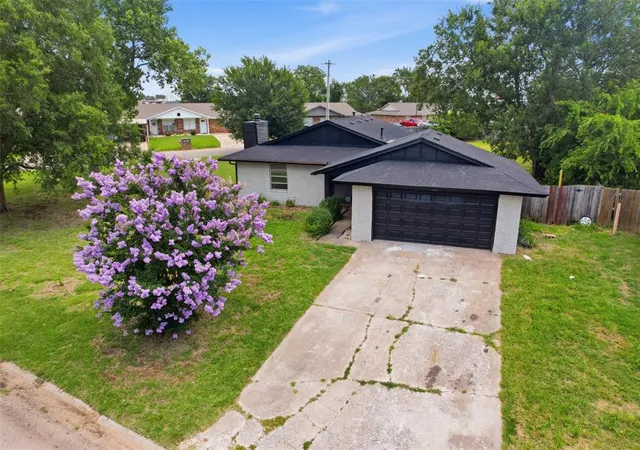 Homes for sale in Shawnee, OK | 101 Gayla St, Shawnee, OK 74804 | MLS# 1238320