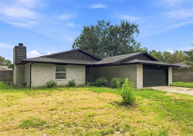 Photo 2 of Single family home for sale at 101 Gayla St, Shawnee, OK 74804 | MLS# 1238320 | Listing updated on 2026-09-07