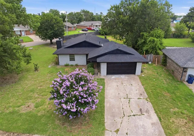 Homes for sale in Shawnee, OK | 101 Gayla St, Shawnee, OK 74804 | MLS# 1238320