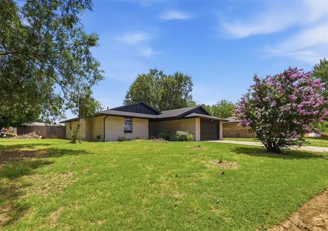 Homes for sale in Shawnee, OK | 101 Gayla St, Shawnee, OK 74804 | MLS# 1238320