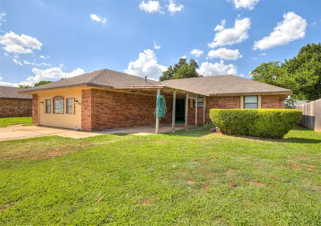 2nd image of 741 W Elder Dr, Mustang, OK 73064 | MLS# 1238322