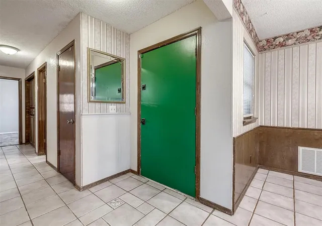 5th image of 741 W Elder Dr, Mustang, OK 73064 | MLS# 1238322