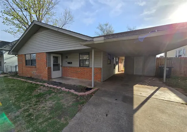 Homes for sale in Shawnee, OK | 807 N Beard Ave, Shawnee, OK 74801 | MLS# 1238323