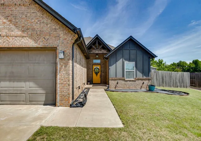 Homes for sale in Mustang, OK | 1711 W Blake Wy, Mustang, OK 73064 | MLS# 1238324