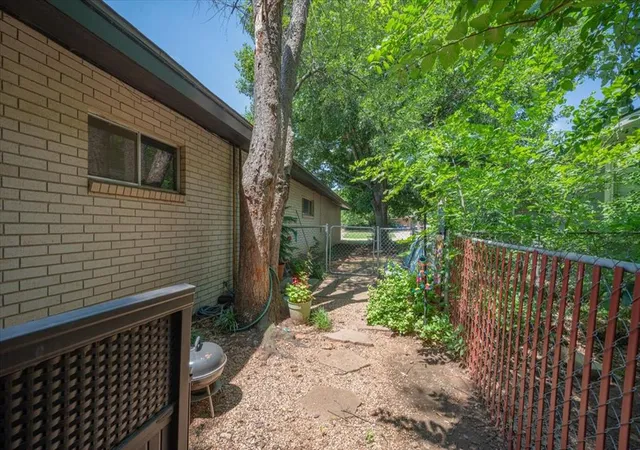 2nd image of 607 S Willis St, Stillwater, OK 74074