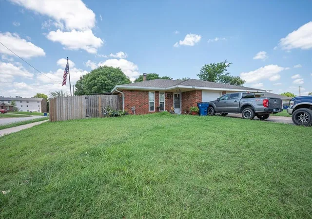 3rd image of 702 E Redbud Ct, Stillwater, OK 74075