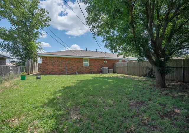 2nd image of 702 E Redbud Ct, Stillwater, OK 74075