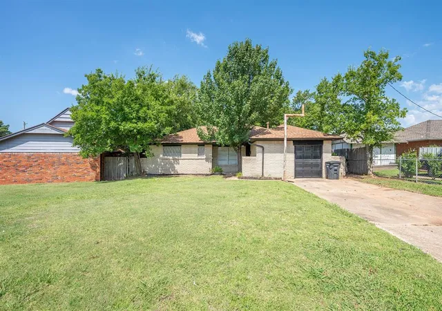 Homes for sale in Moore, OK | 1403 N Nail Pkwy, Moore, OK 73160 | MLS# 1238381