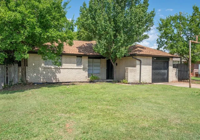Homes for sale in Moore, OK | 1403 N Nail Pkwy, Moore, OK 73160 | MLS# 1238381