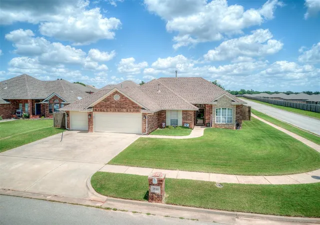 Homes for sale in Harrah, OK | 3840 Pachem Ave, Harrah, OK 73045 | MLS# 1238384