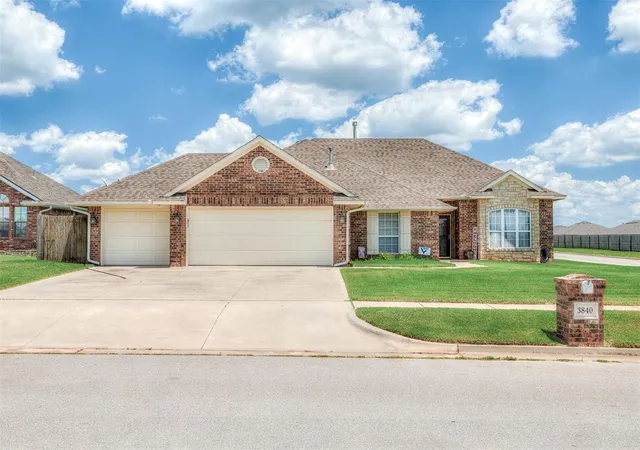 Homes for sale in Harrah, OK | 3840 Pachem Ave, Harrah, OK 73045 | MLS# 1238384