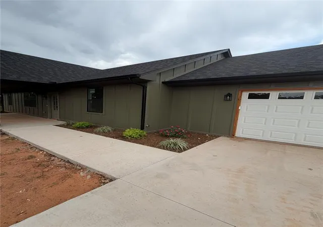 3rd image of 7735 Old Oak Trl, Guthrie, OK 73044 | MLS# 1238390