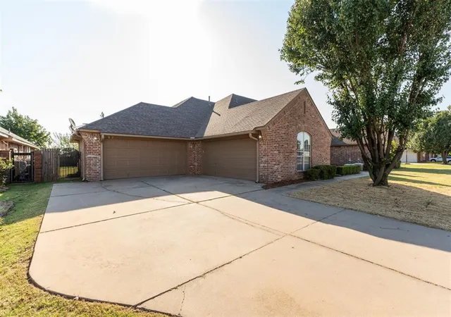 2nd image of 3212 Rockhampton Ave, Oklahoma City, OK 73179 | MLS# 1238404