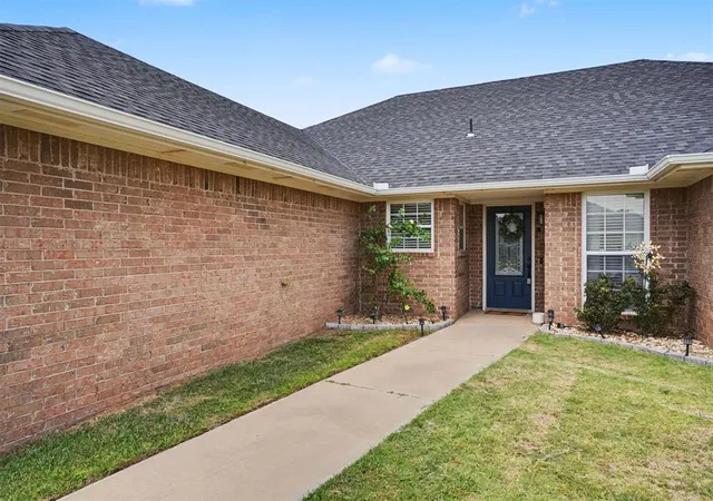 Homes for sale in Altus, OK | 3029 White Tail Dr, Altus, OK 73521 | MLS# 1238413