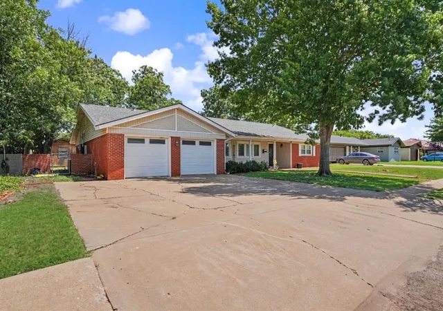 Homes for sale in Altus, OK | 213 S Mockingbird Dr, Altus, OK 73521 | MLS# 1238414