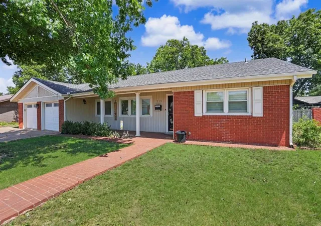 Homes for sale in Altus, OK | 213 S Mockingbird Dr, Altus, OK 73521 | MLS# 1238414