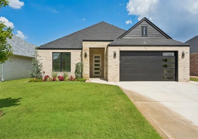 Photo 1 of Sale Pending at 4924 Pont Neuf Rd, Edmond, OK 73034 | MLS# 1238416 | Listing updated on 2026-10-17