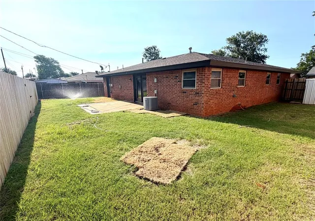 Homes for sale in Weatherford, OK | 907 W Daniel St, Weatherford, OK 73096 | MLS# 1238424