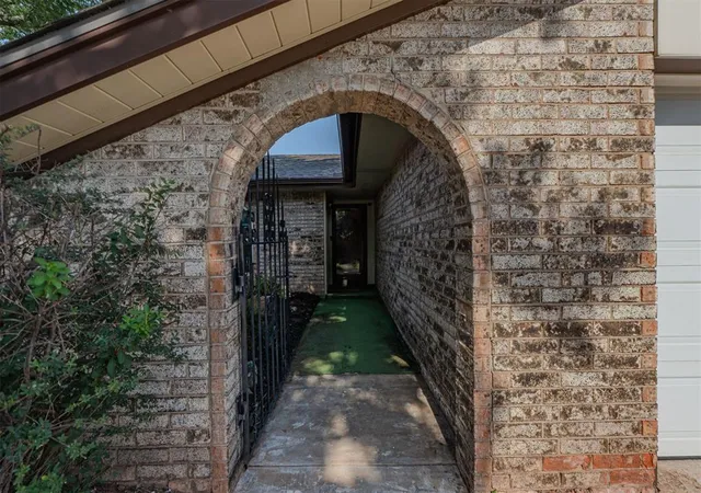 Photo 4 of Sale Pending at 5113 Beacon Hl Rd, Oklahoma City, OK 73135 | MLS# 1238431 | Listing updated on 2026-08-28