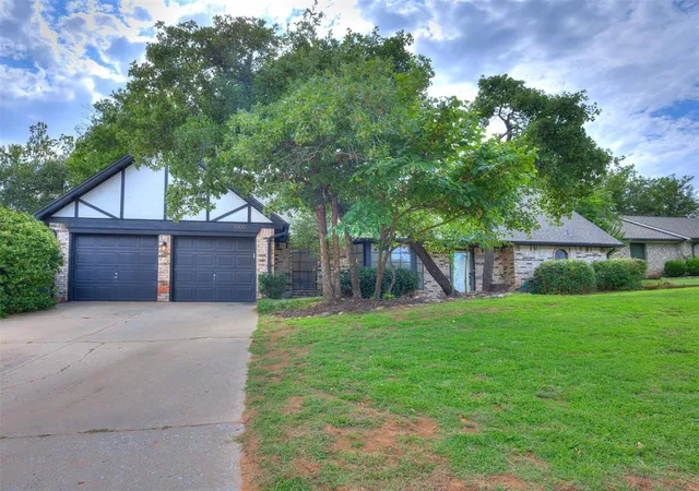 2nd image of 1005 Mary Lee Ln, Edmond, OK 73034 | MLS# 1238434