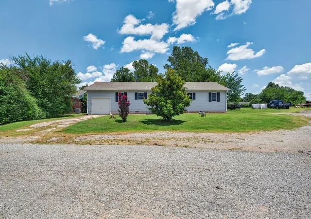 Homes for sale in Harrah, OK | 1270 N 1st St, Harrah, OK 73045 | MLS# 1238441