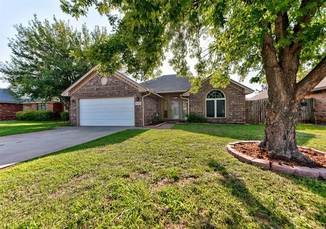 Photo 1 of Single family home for sale at 2620 Sequoyah Ave, Moore, OK 73160 | MLS# 1238453 | Listing updated on 2026-09-01