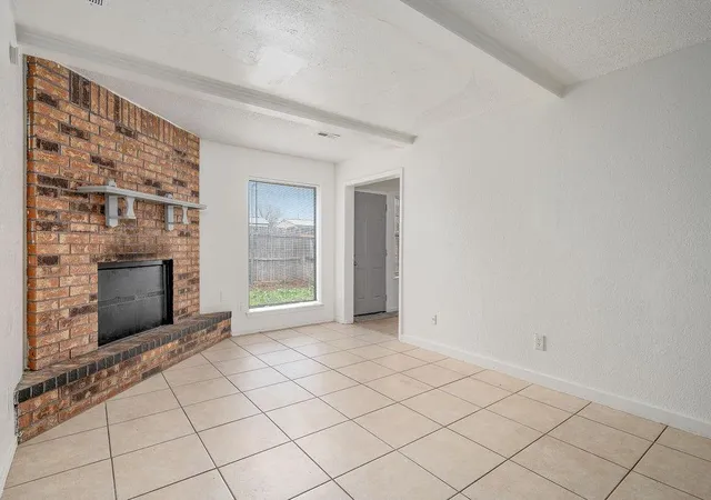 Listing Photo 4 - Condo for sale in building located at 8300 NW 10th St, Oklahoma, OK 73127 - Unit #154