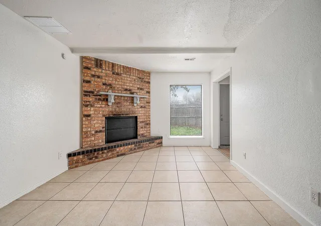 Listing Photo 5 - Condo for sale in building located at 8300 NW 10th St, Oklahoma, OK 73127 - Unit #154