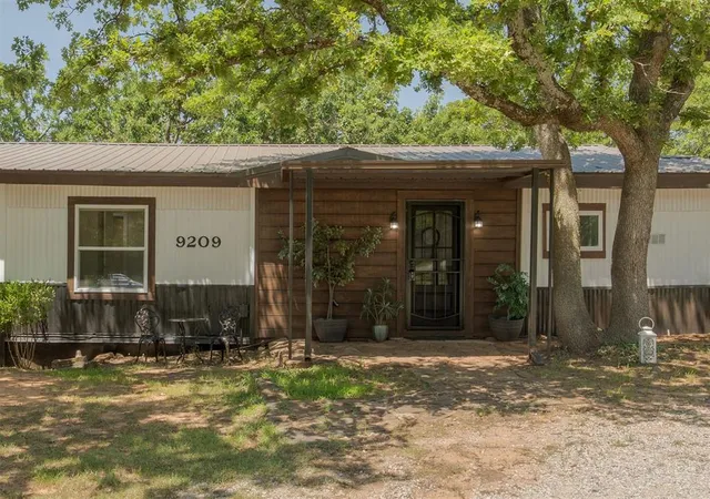 Single family home for sale at 9209 Sleepy Holw Dr, Newalla, OK 74857 | MLS# 1238472