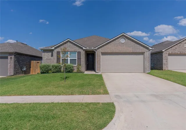 Photo 2 of Sale Pending at 9508 Saddle Dr, Yukon, OK 73099 | MLS# 1238483 | Listing updated on 2026-08-17