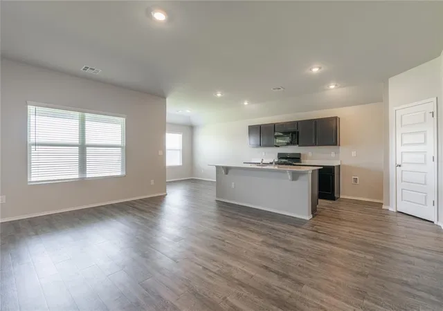 Photo 4 of Sale Pending at 9508 Saddle Dr, Yukon, OK 73099 | MLS# 1238483 | Listing updated on 2026-08-17