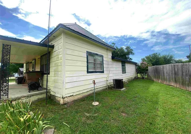 4th image of 407 W Franklin St, Maud, OK 74854 | MLS# 1238493