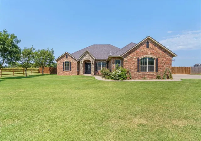 Homes for sale in Clinton, OK | 106 Riverview Dr, Clinton, OK 73601 | MLS# 1238497
