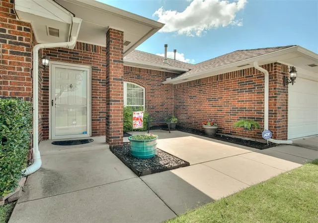 Photo 2 of Single family home for sale at 4401 Spotted Owl Cir, Norman, OK 73072 | MLS# 1238508 | Listing updated on 2026-09-01