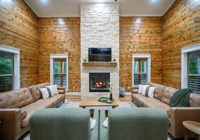2nd image of 133 Bear Maple Trl, Broken Bow, OK 74728 | MLS# 1238511