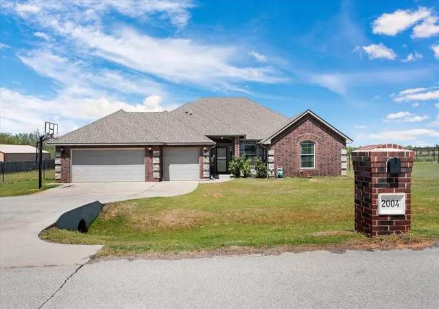 Photo 3 of Single family home for sale at 2004 County Rd 1198, Tuttle, OK 73089 | MLS# 1238513 | Listing updated on 2026-07-15