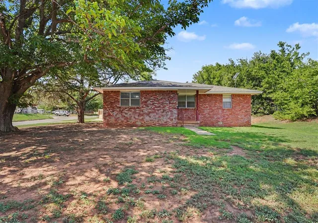Homes for sale in Sayre, OK | 111 W Cedar Ave, Sayre, OK 73662 | MLS# 1238524