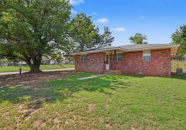 Homes for sale in Sayre, OK | 111 W Cedar Ave, Sayre, OK 73662 | MLS# 1238524