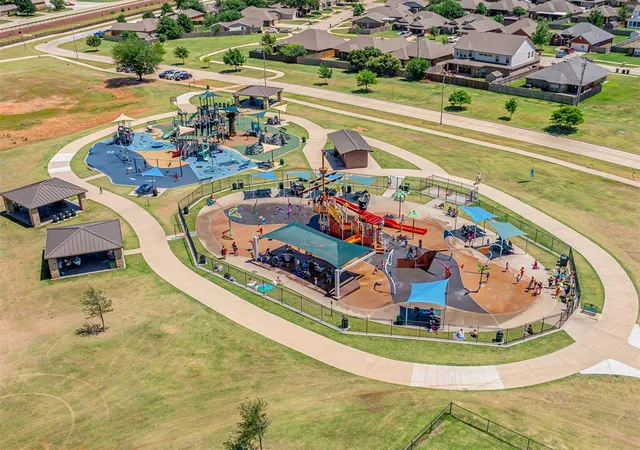 Homes for sale in Moore, OK | 725 Sw 12th St, Moore, OK 73160 | MLS# 1238533